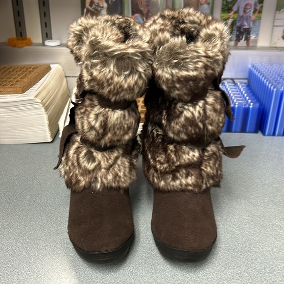 Bear paw brown furry boots - Picture 2 of 5